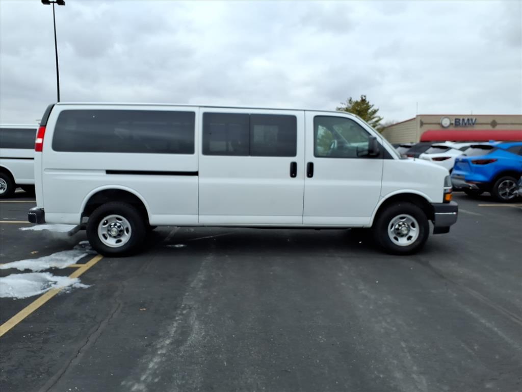 2022 Chevrolet Express Passenger LT - Photo 7