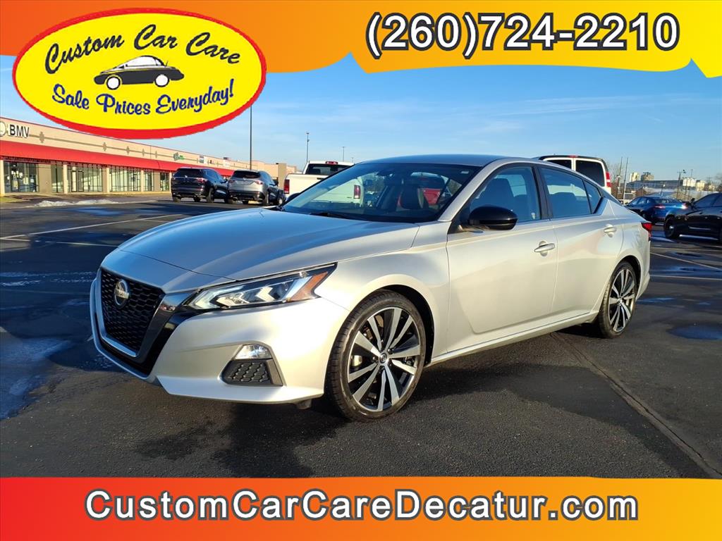 2022 Nissan Altima SR's photo
