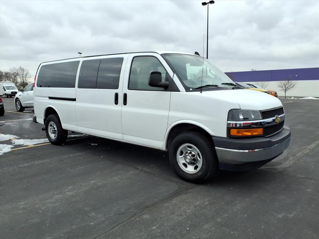 2022 Chevrolet Express Passenger LT - Photo 8