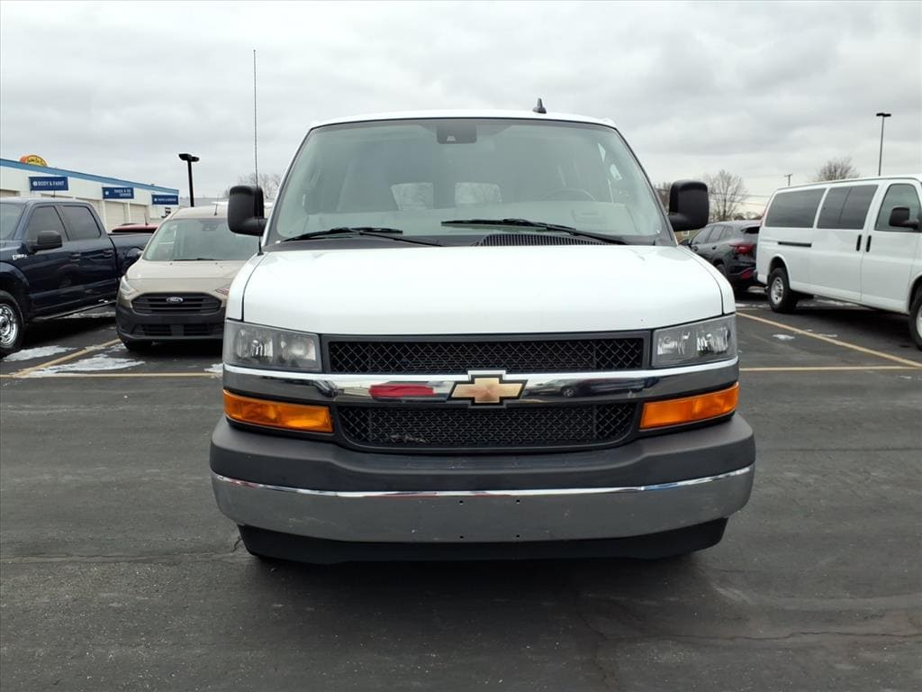 2022 Chevrolet Express Passenger LT - Photo 10