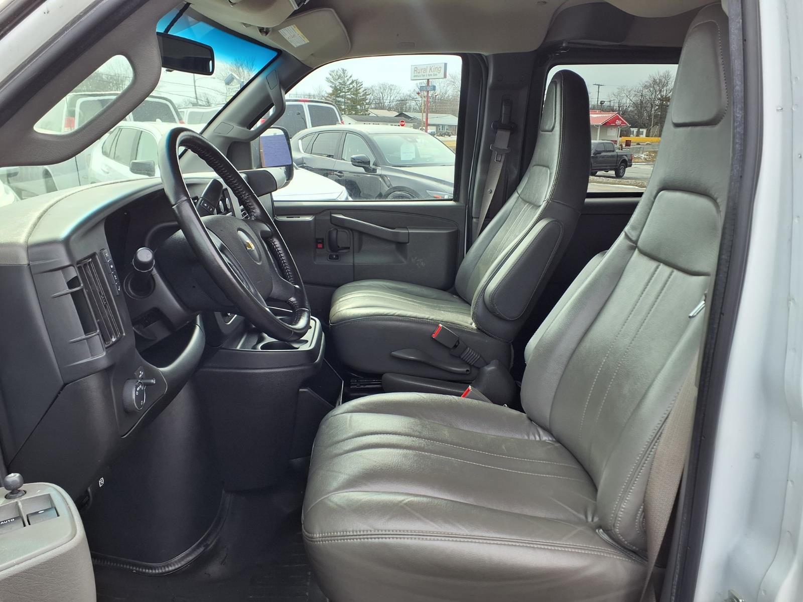 2022 Chevrolet Express Passenger LS - Photo 8
