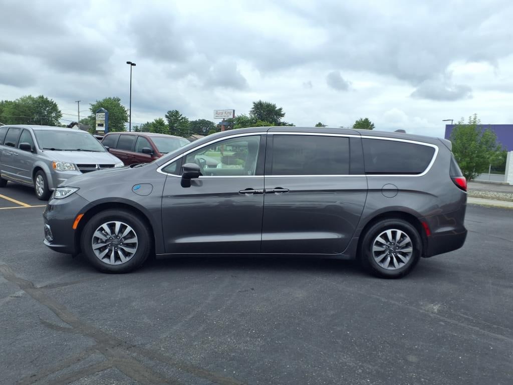 Used 2022 Chrysler Pacifica Hybrid Touring L Van Passenger Van