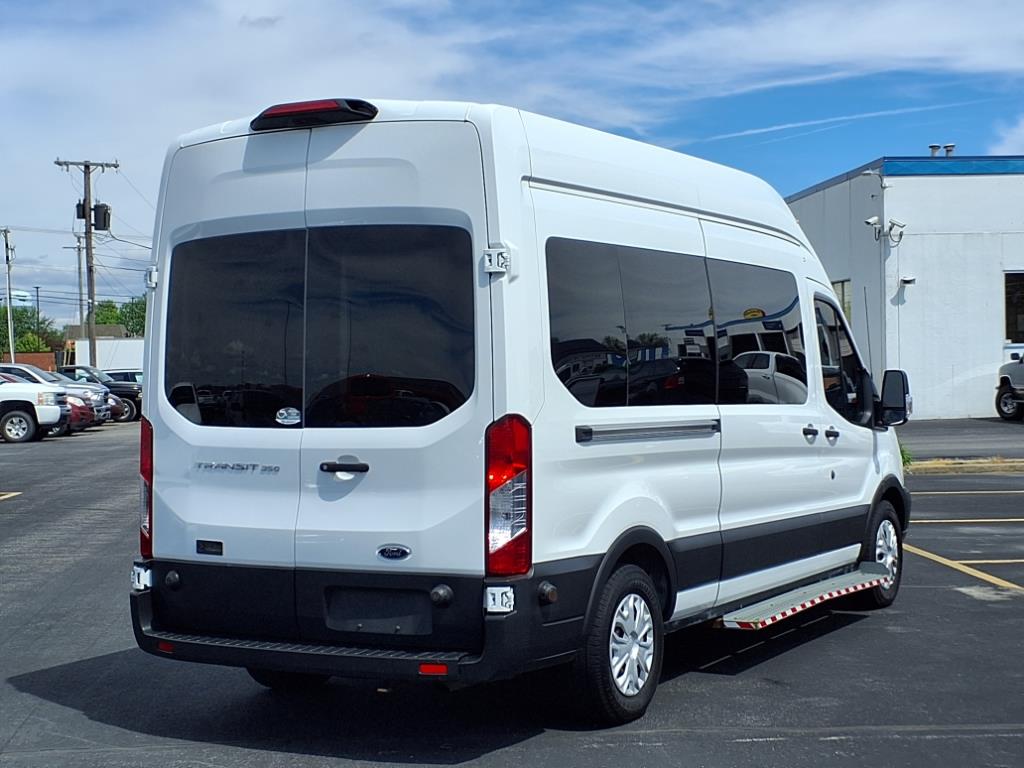 2019 Ford Transit Passenger Van XL - Photo 18