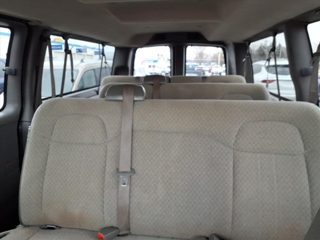 2022 Chevrolet Express Passenger LT - Photo 23
