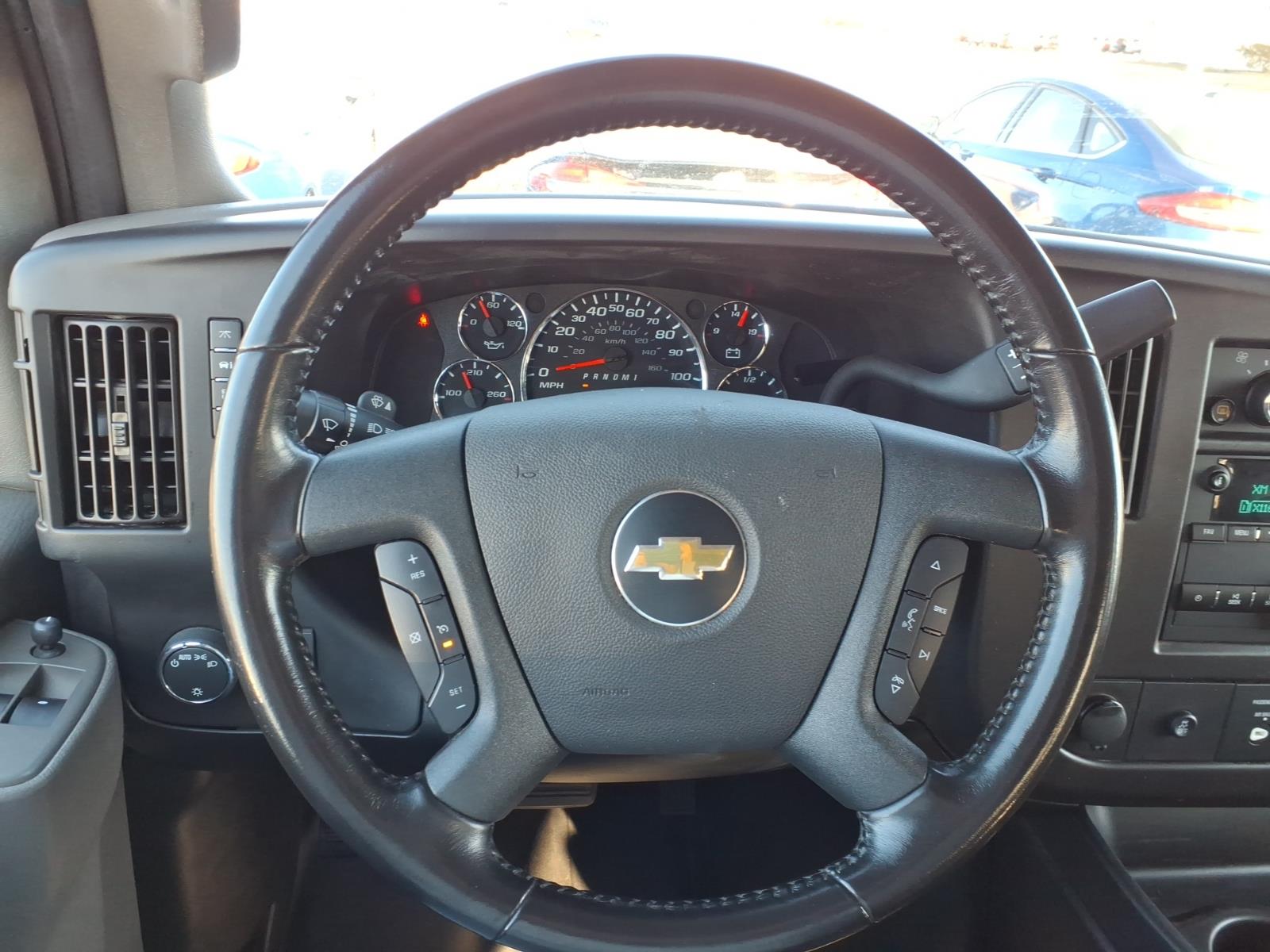 2022 Chevrolet Express Passenger LS - Photo 9