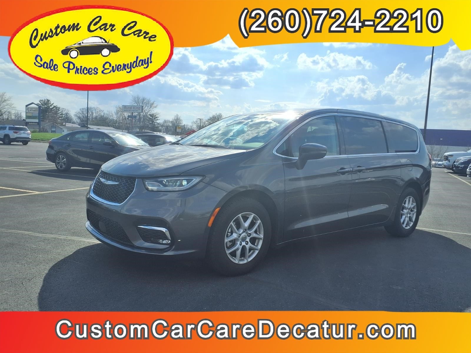 2023 Chrysler Pacifica Touring L's photo