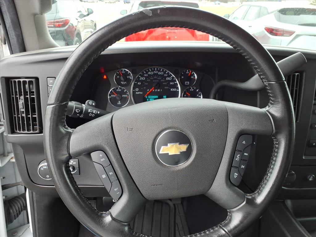 2022 Chevrolet Express Passenger LT - Photo 17