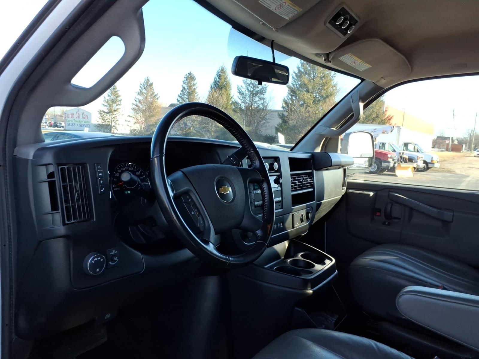 2022 Chevrolet Express Passenger LS - Photo 8