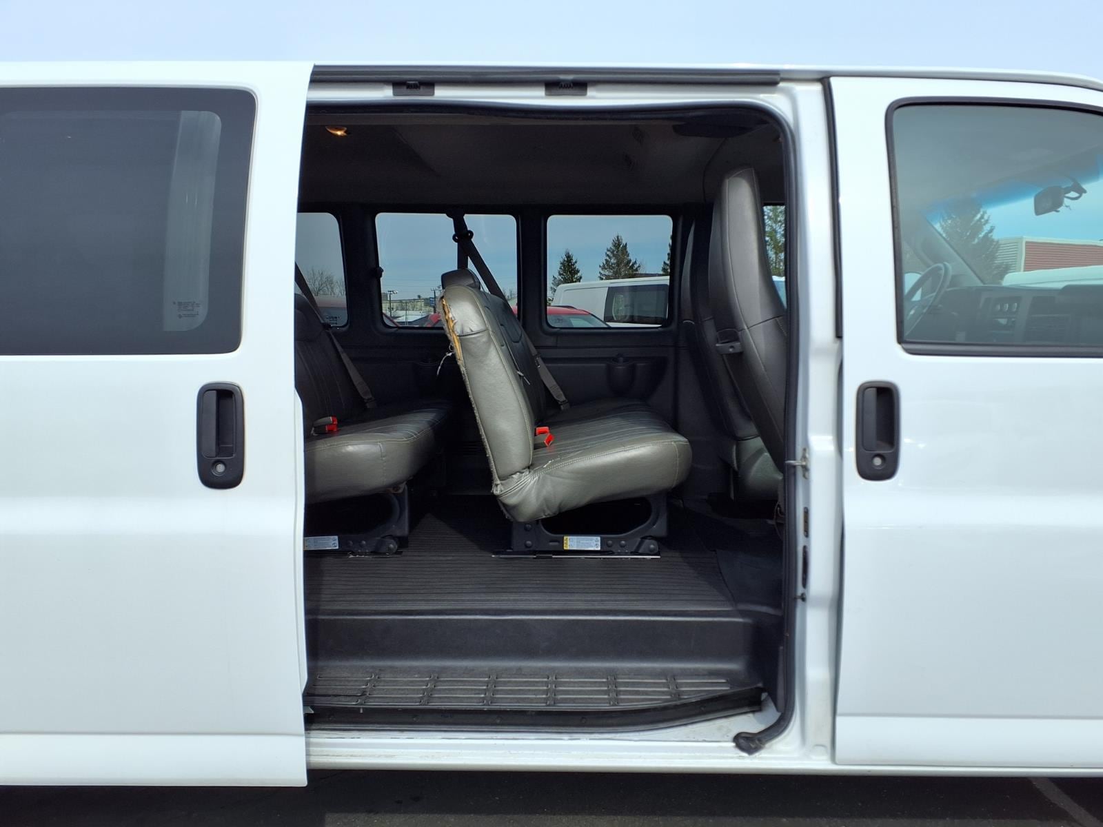 2022 Chevrolet Express Passenger LS - Photo 6