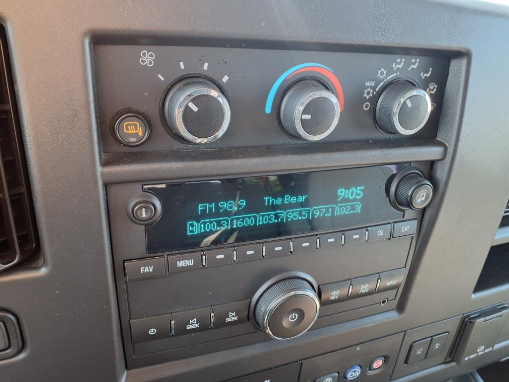 2019 Chevrolet Express Passenger LT - Photo 10