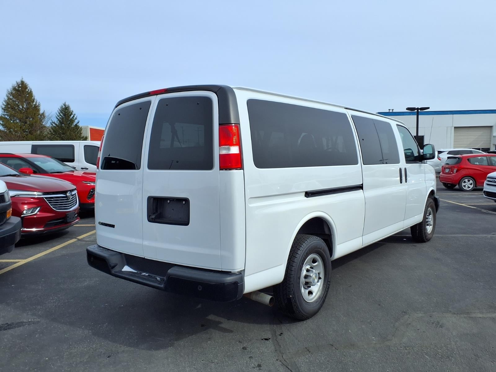 2022 Chevrolet Express Passenger LS - Photo 20