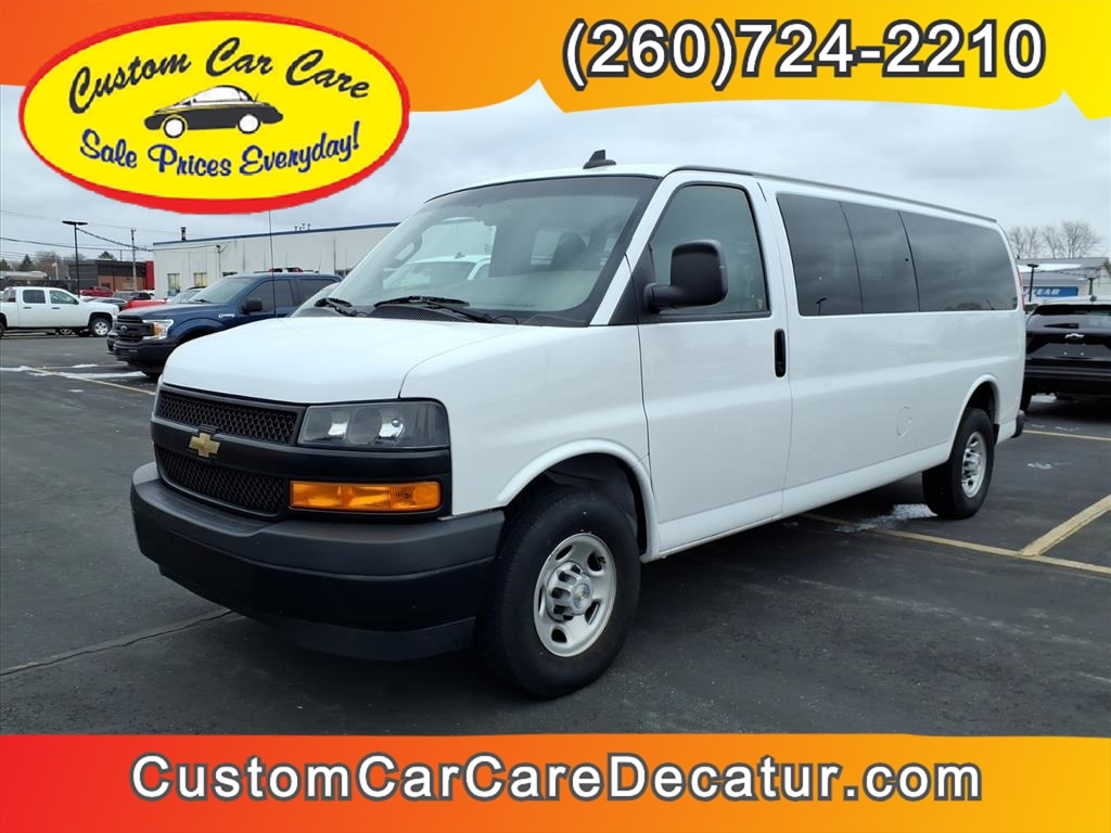 2022 Chevrolet Express Passenger LS's photo