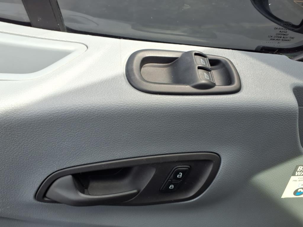 2019 Ford Transit Passenger Van XL - Photo 10