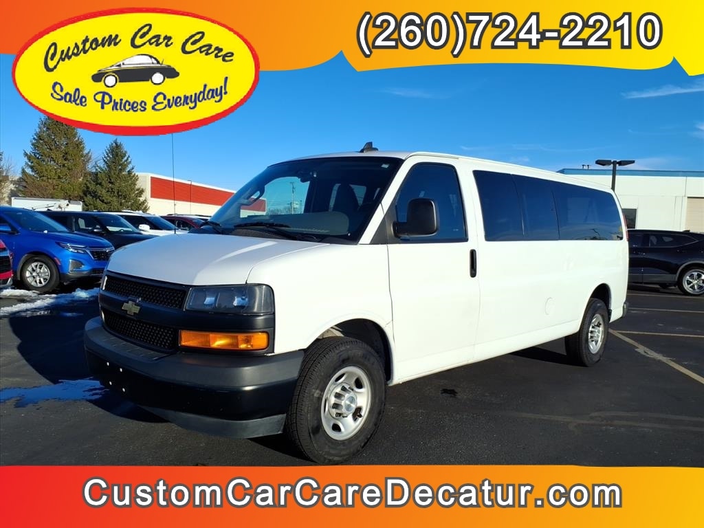 2022 Chevrolet Express Passenger LS's photo