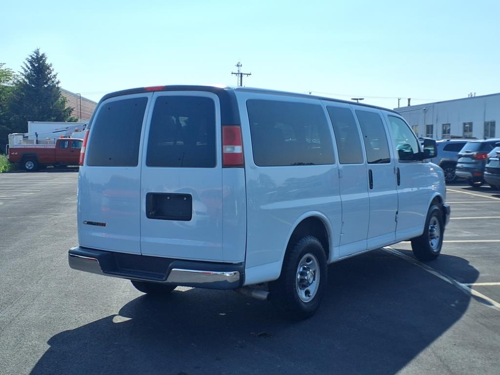 2019 Chevrolet Express Passenger LT - Photo 17
