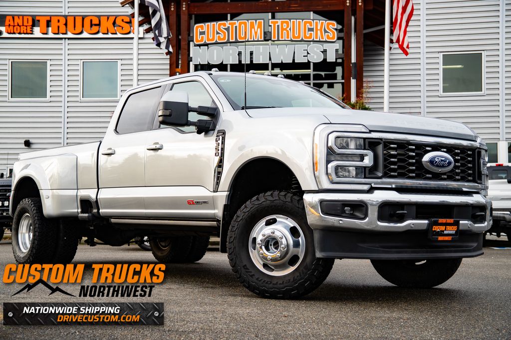 2023 Ford F-350 Super Duty Lariat's photo