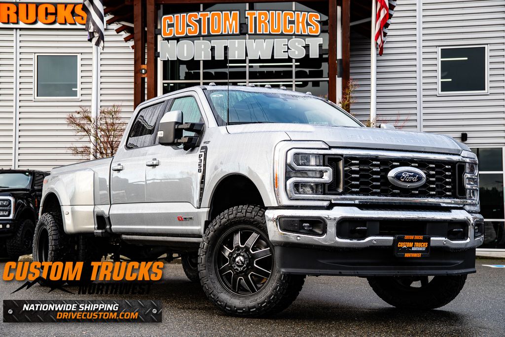 2023 Ford F-350 Super Duty Lariat's photo