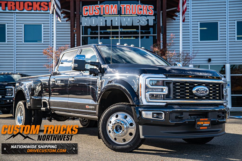 2026 Ford F-450 Super Duty Platinum's photo