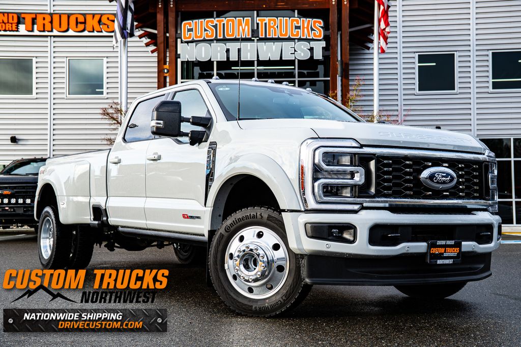 2025 Ford F-450 Super Duty Platinum's photo