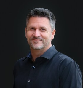 Staff member Tony from ID_0d073f