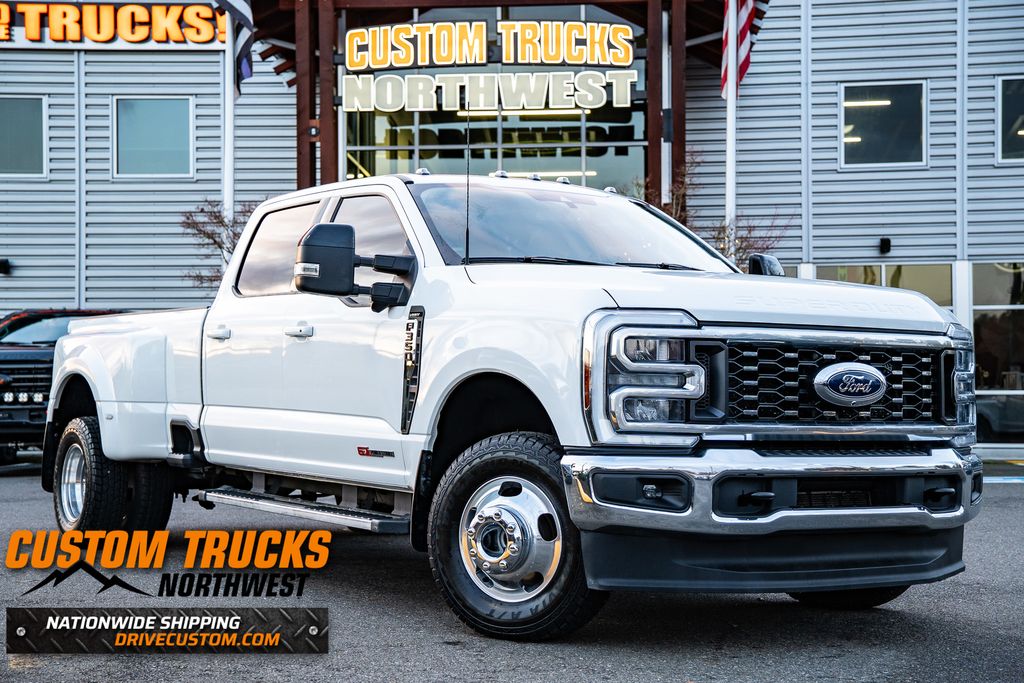 2024 Ford F-350 Super Duty Lariat's photo