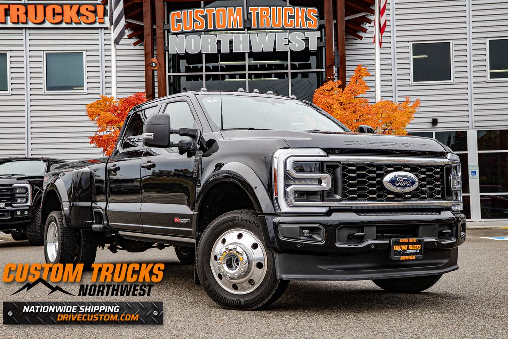 2025 Ford F-450 Super Duty Platinum's photo