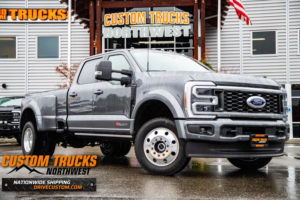 2026 Ford F-450 Super Duty Platinum's photo