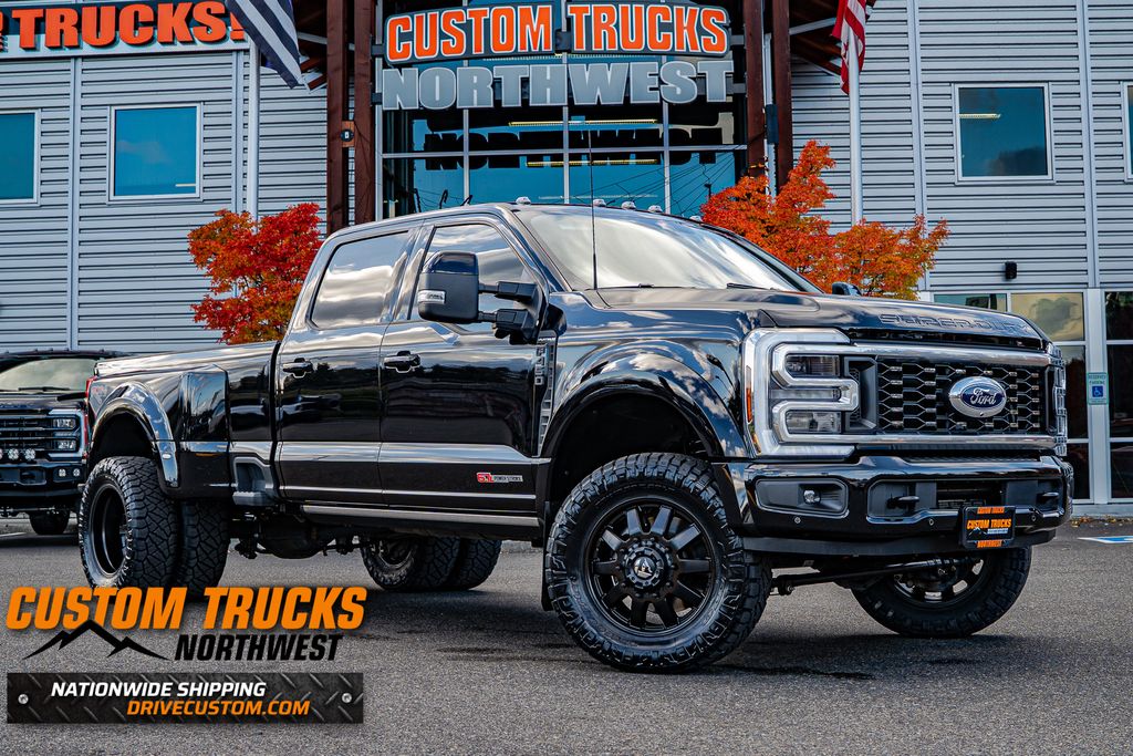 2025 Ford F-450 Super Duty Platinum's photo