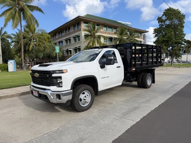 2025 Chevrolet Silverado 3500HD Work Truck photo 2