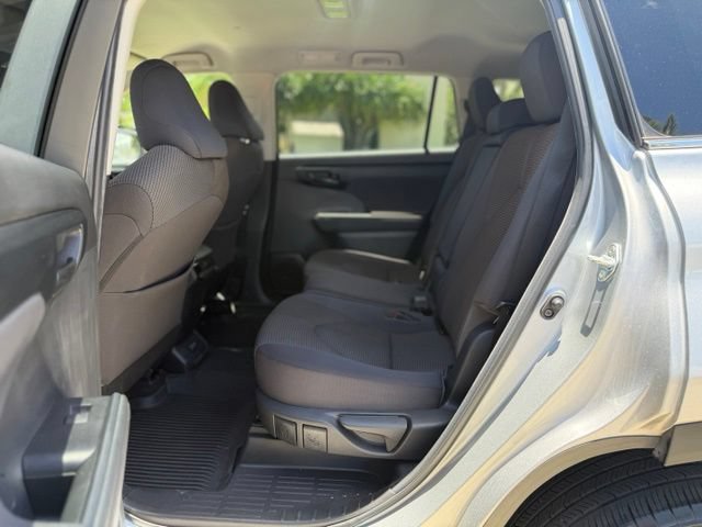 2023 Toyota Highlander L - Photo 11