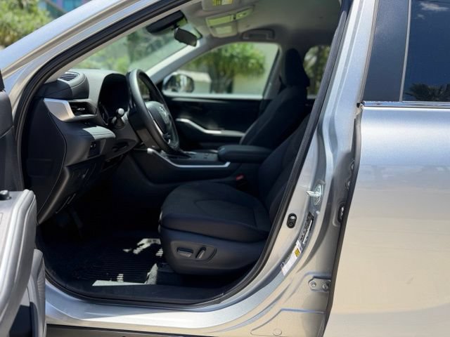 2023 Toyota Highlander L - Photo 9