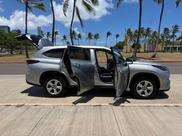 2023 Toyota Highlander L - Photo 14