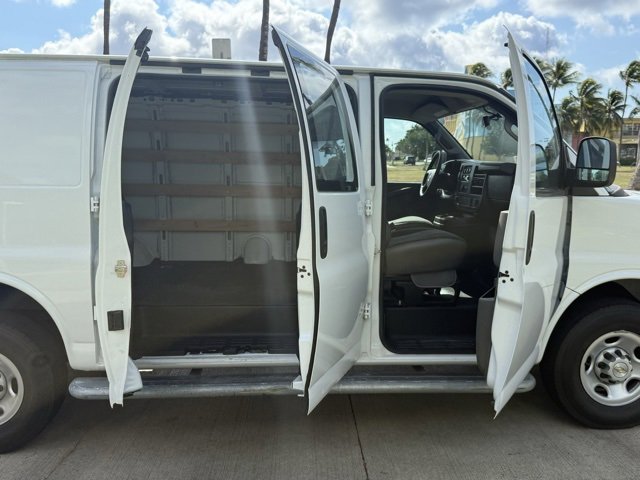 2023 Chevrolet Express Cargo 2500 Van photo 3