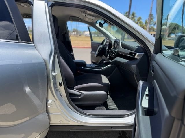 2023 Toyota Highlander L - Photo 12