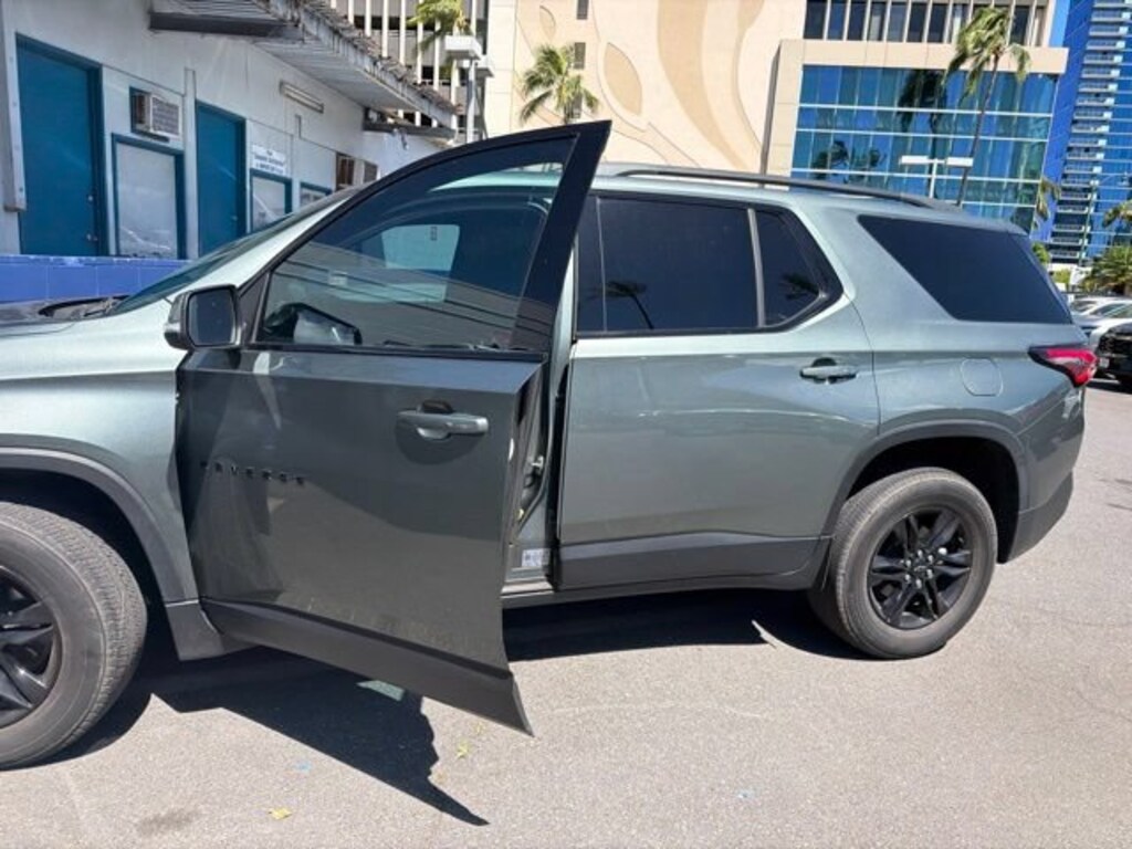 Used 2023 Chevrolet Traverse LT Cloth SUV