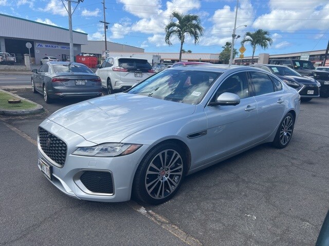 2021 Jaguar XF SE photo 3