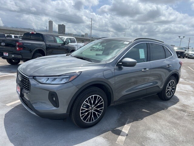 2025 Ford Escape Titanium photo 3