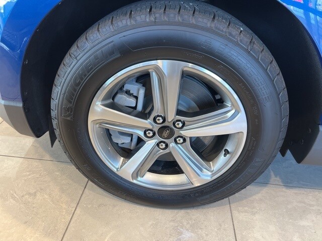 2024 Ford Edge SEL photo 2