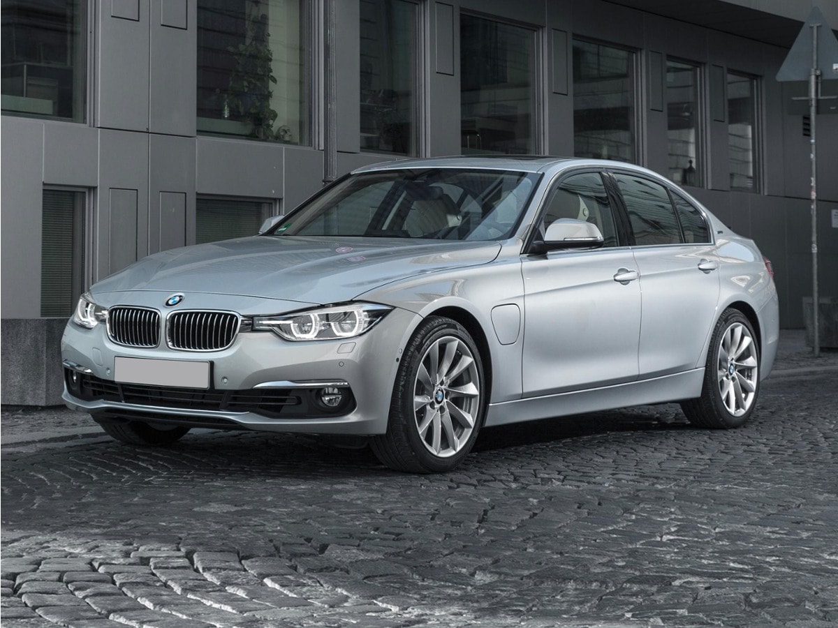 2018 BMW 3 Series 330e iPerformance Sedan's photo