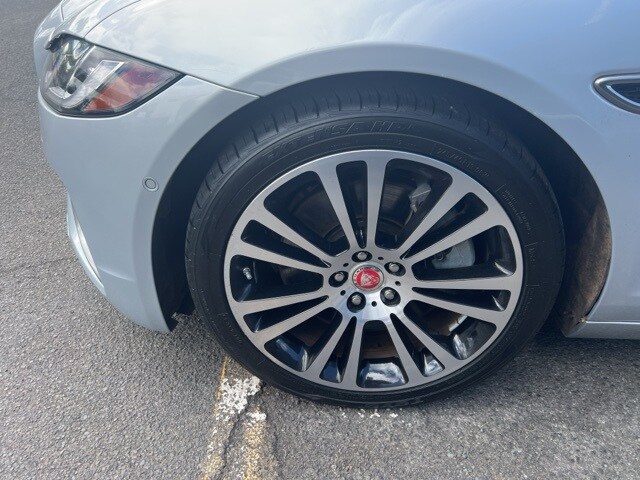 2021 Jaguar XF SE photo 4