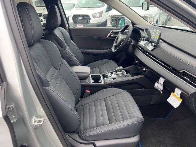 2025 Mitsubishi Outlander Plug-in Hybrid SE - Photo 6