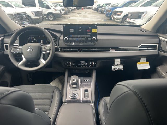 2025 Mitsubishi Outlander Plug-in Hybrid SE - Photo 8