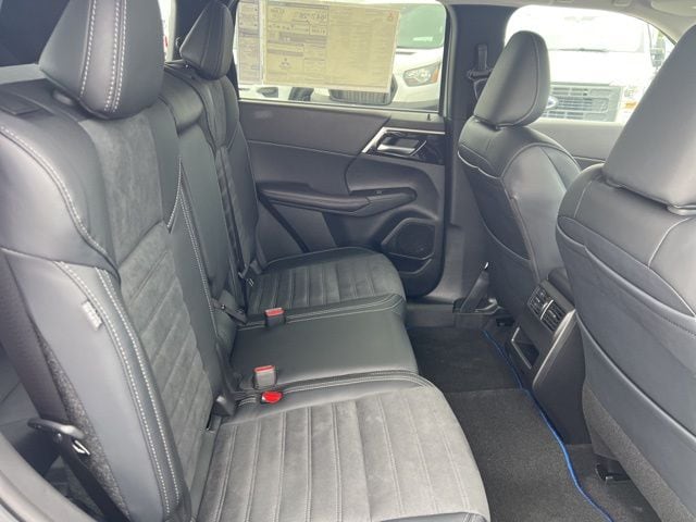 2025 Mitsubishi Outlander Plug-in Hybrid SE - Photo 7