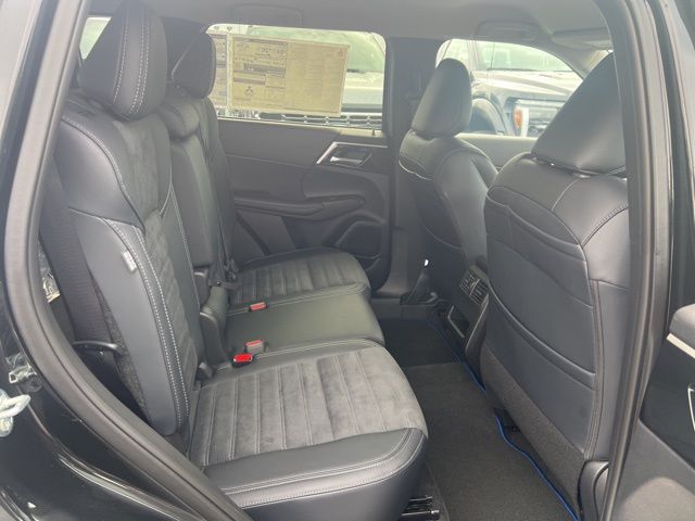 2025 Mitsubishi Outlander Plug-in Hybrid SE - Photo 7