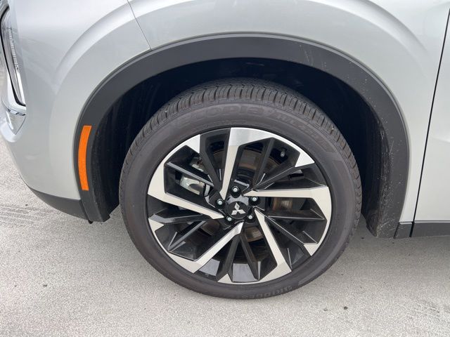 2025 Mitsubishi Outlander Plug-in Hybrid SE - Photo 4