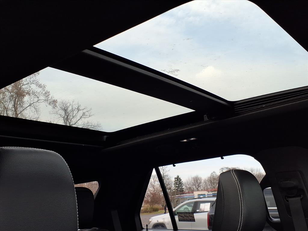 2021 Ford Explorer ST photo 3