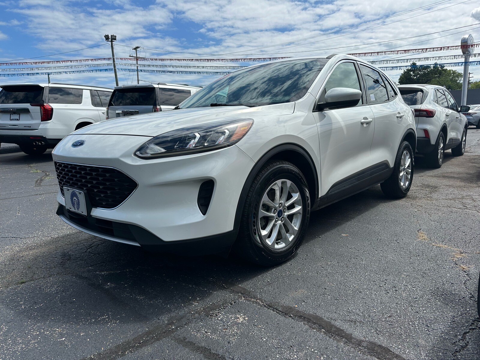 Used 2020 Ford Escape SE with VIN 1FMCU9G6XLUB00681 for sale in Dowagiac, MI