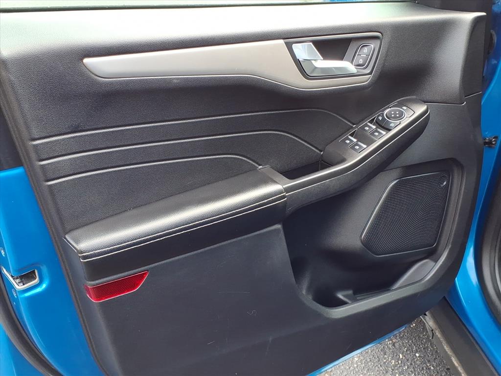 2021 Ford Escape SE photo 3