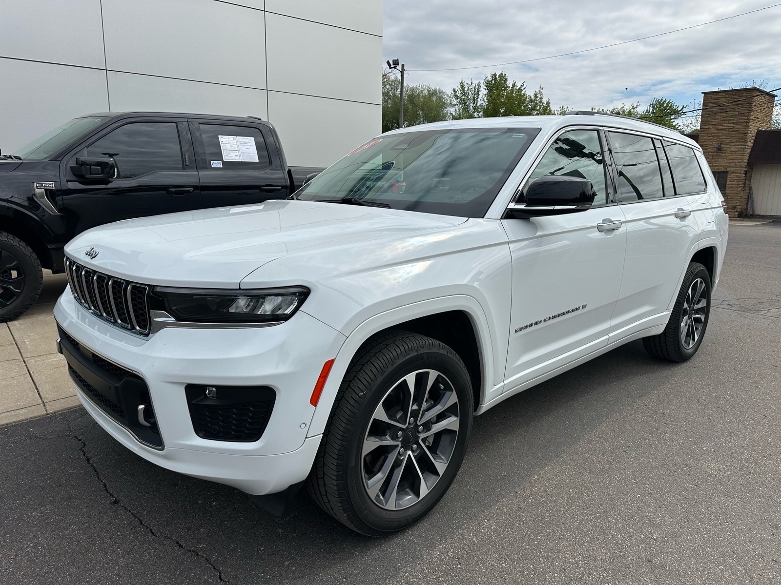 2021 Jeep Grand Cherokee L Overland's photo