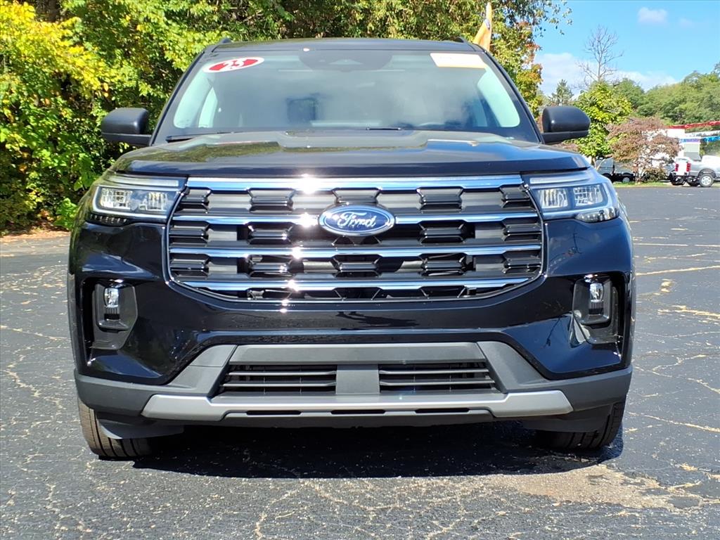 2025 Ford Explorer photo 2